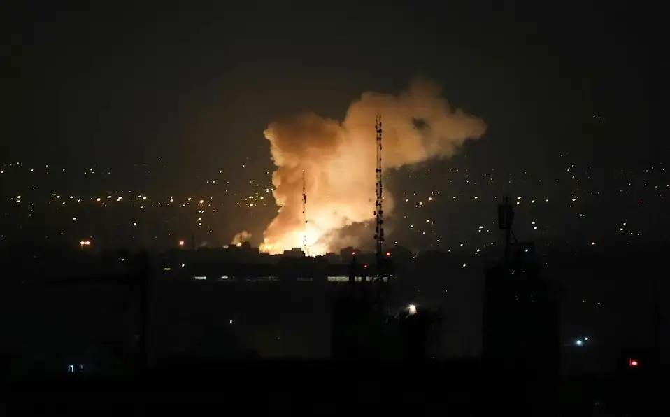 Israel multiplica los ataques sobre las instalaciones nucleares de Irán, mientras aguarda apoyo oficial de Estados Unidos