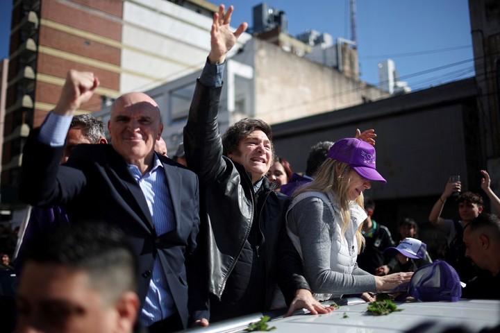 Bullrich confirmó que hubo dos detenidos y responsabilizó al intendente Otermín por la agresión a Milei en Lomas de Zamora