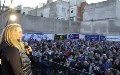 En pleno escándalo por coimas, Karina reapareció en campaña: “Vinimos para que no roben más”