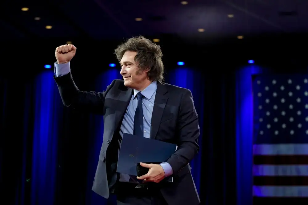 Milei llegó a Estados Unidos y hoy se reunirá con Donald Trump