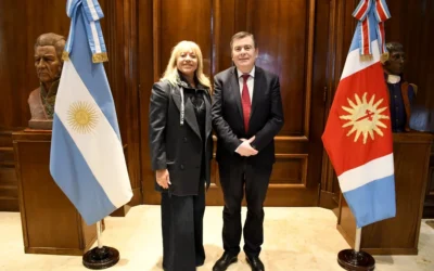 El gobernador Gerardo Zamora recibió la visita de la intendenta Rossana Chahla