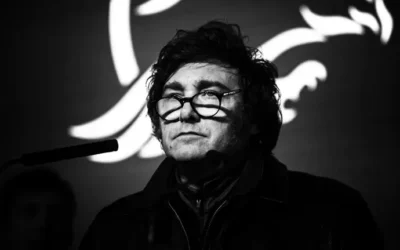 Para el Financial Times, Milei atraviesa la mayor crisis de su presidencia: “Al león lo mojaron con una manguera”