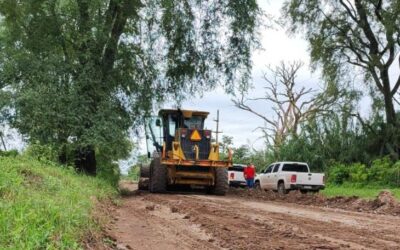 El gobierno trabaja contrarreloj para recuperar caminos destrozados por el agua