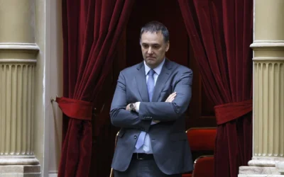 Mal clima con Adorni en el gobierno: “Le va a costar caro”