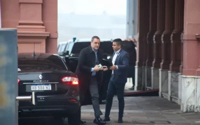 Otras dos mujeres le prestaron 100 mil dólares a Adorni para que se compre una casa en un country