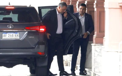 Ahora Adorni se hace el amigo de los periodistas y les sugiere que presenten una cautelar contra la prohibición de entrar a la Rosada