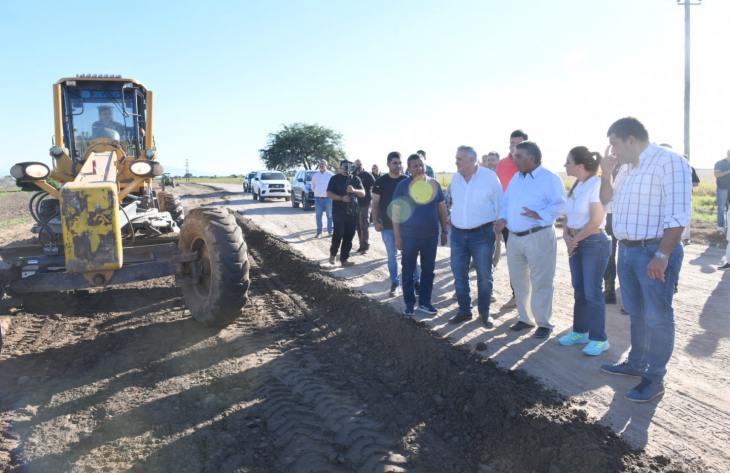 Jaldo supervisó obras viales y habilitó alumbrado público en Los Pereyra