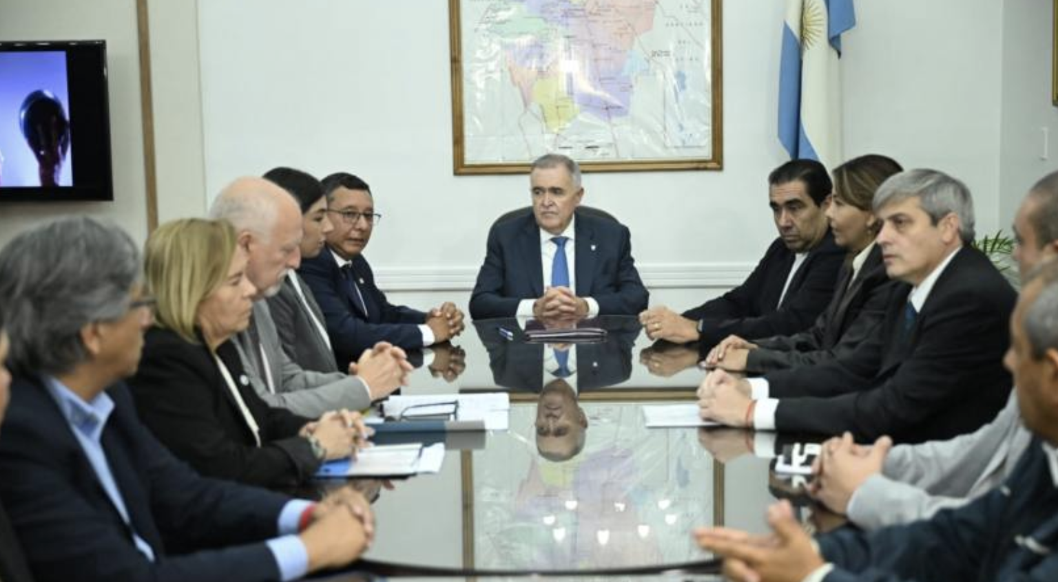 “Nos hacemos cargo”: diez mil familias afectadas por las inundaciones no pagarán el servicio de luz por seis meses