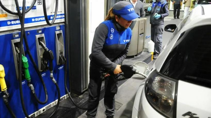 YPF aumenta un 1% sus combustibles y extiende el sistema de “buffer” para contener la volatilidad de precios